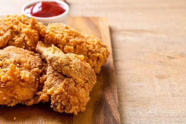 Kızarmış tavuk yemeği - abur cubur ve sağlıksız yemek