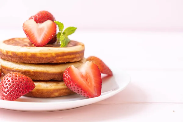 Souffle Pancake Fresh Strawberries — Stock Photo, Image