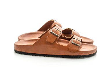 Erkekler beyaz arka plan üzerinde izole sandalet deri