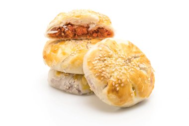 Barbekü domuz eti beyaz arka plan üzerinde - Asya geleneği gıda tarzı izole pies