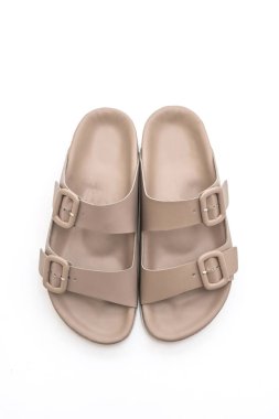 Kadınlar beyaz arka plan üzerinde izole sandalet deri