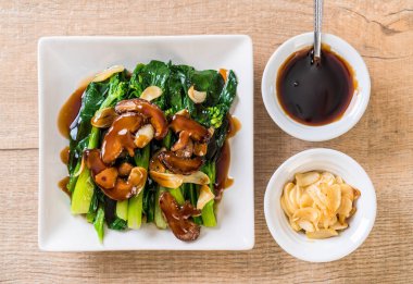 Sarımsaklı istiridye soslu kızarmış Hong Kong Kale heyecan