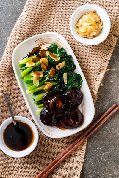 Sarımsaklı istiridye soslu kızarmış Hong Kong Kale heyecan