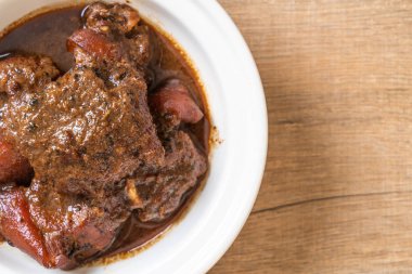 herb - Phuket Tayland geleneksel gıda tarzı ile domuz eti güveç