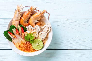 Baharatlı karides çorbası (Tom Yum Goong) - Tay geleneksel gıda