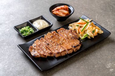 sebze - Asya tarzı ile dilimlenmiş domuz biftek ızgara