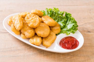 Soslu tavuk nugget, sağlıksız yemek.