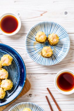 Karides Çince buğulanmış Dumpling sos ile