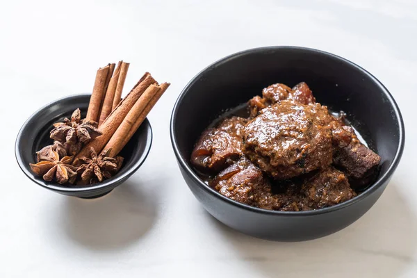 herb - Phuket Tayland geleneksel gıda tarzı ile domuz eti güveç