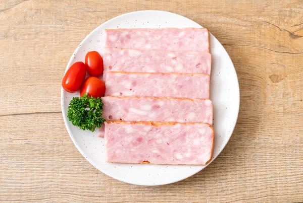 dilimlenmiş taze çiğ pastırma Barbekü