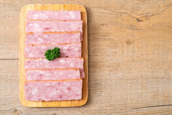 dilimlenmiş taze çiğ pastırma Barbekü