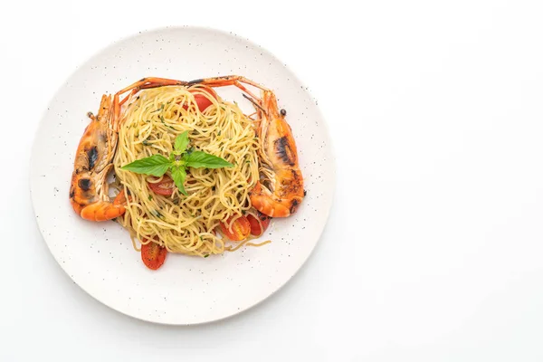 Stir Fried Spaghetti Grilled Shrimps Tomatoes Isolated White Background — Stock Photo, Image