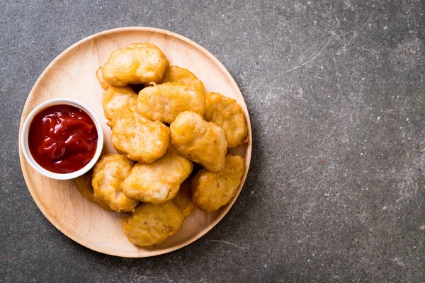 Soslu tavuk nugget, sağlıksız yemek.