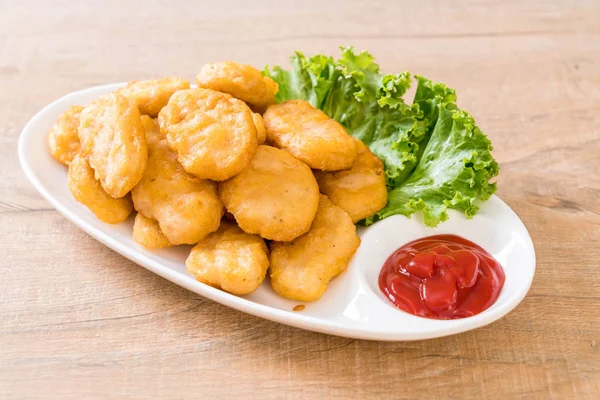 Soslu tavuk nugget, sağlıksız yemek.