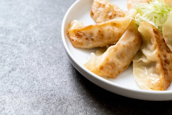 Japon gyoza 'sı ya da soya soslu hamur tatlısı.