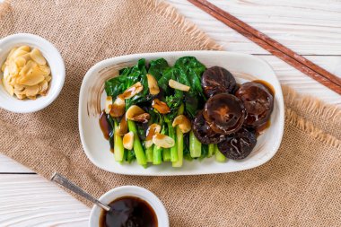 Sarımsaklı istiridye soslu kızarmış Hong Kong Kale heyecan