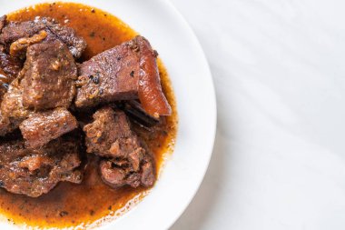 herb - Phuket Tayland geleneksel gıda tarzı ile domuz eti güveç