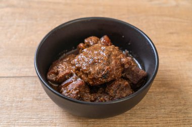 herb - Phuket Tayland geleneksel gıda tarzı ile domuz eti güveç