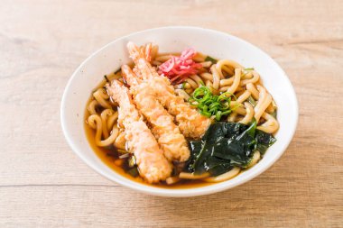 Japon usulü karidesli ramen eriştesi.