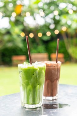 Çikolatalı süt ve sütlü restoran ve kafe buzlu yeşil çay Iced