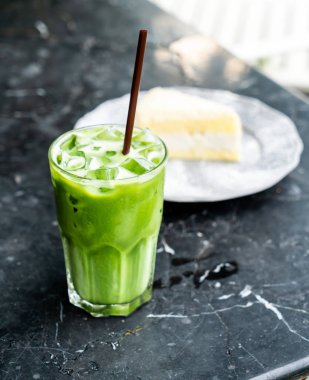 Sütlü buzlu yeşil çay