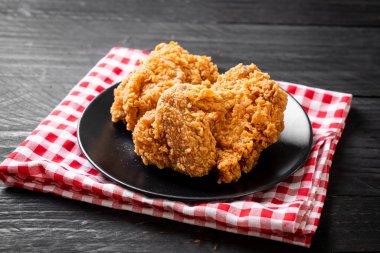 Kızarmış tavuk yemeği - abur cubur ve sağlıksız yemek