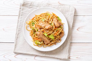 tavada kızartılmış yakisoba noodle pork - Asya gıda tarzı ile