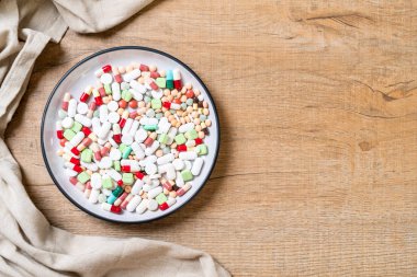 hap, ilaç, eczane, ilaç veya tıbbi plaka - healthycare kavramı üzerinde