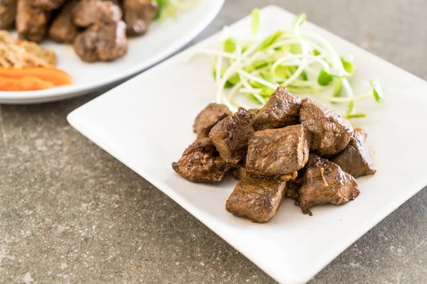 Nötstek Med Grönsaker Bordet — Stockfoto