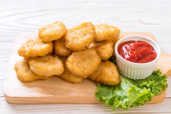 Soslu tavuk nugget, sağlıksız yemek.