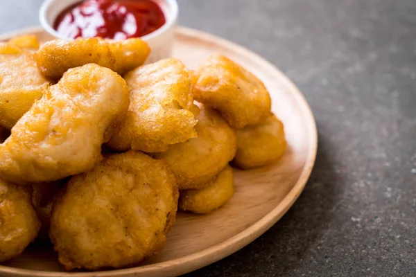 Soslu tavuk nugget, sağlıksız yemek.