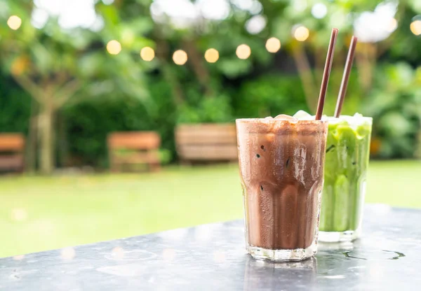 Çikolatalı süt ve sütlü restoran ve kafe buzlu yeşil çay Iced