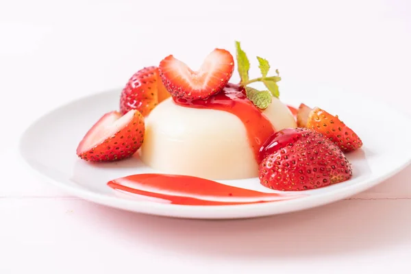Budyń Jogurt Świeżych Truskawek Zdrowe Jedzenie Deser — Zdjęcie stockowe