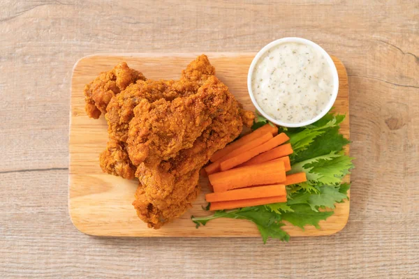 Sebzeli kızarmış tavuk kanadı.