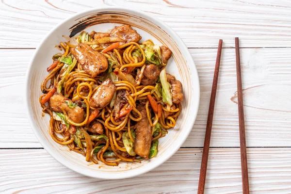 tavada kızartılmış yakisoba noodle pork - Asya gıda tarzı ile