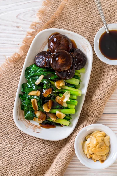 Sarımsaklı istiridye soslu kızarmış Hong Kong Kale heyecan