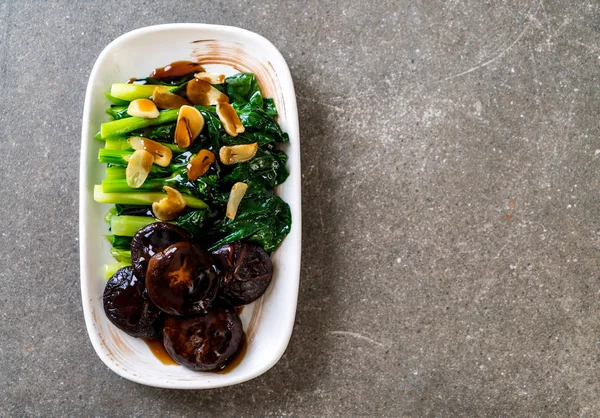 Sarımsaklı istiridye soslu kızarmış Hong Kong Kale heyecan