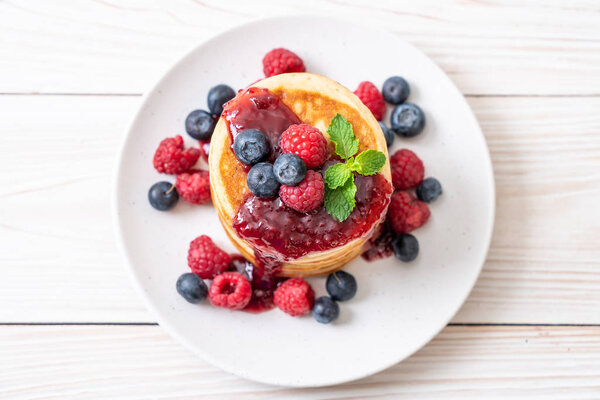 souffle pancake with fresh raspberries and blueberries