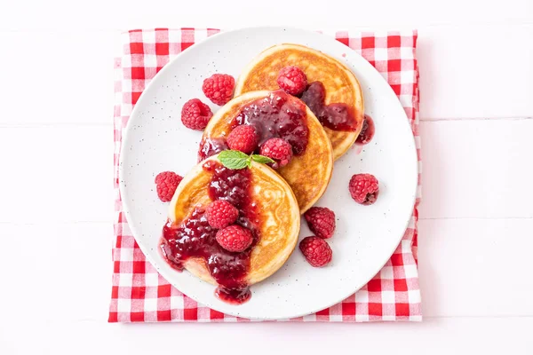 Crêpe Soufflée Aux Framboises Fraîches Sauce Aux Framboises — Photo