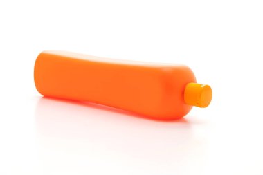 Plastik deterjan kutusu beyaz arkaplanda izole edildi