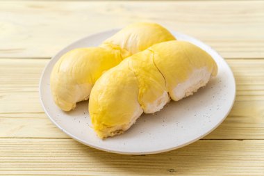 Ahşap zemin üzerinde taze Durian meyvesi