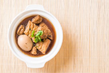 tatlı sos haşlanmış yumurta ile tofu kase