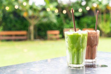 Çikolatalı süt ve sütlü restoran ve kafe buzlu yeşil çay Iced