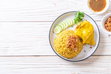 Tavuk - Müslüman gıda tarzı ile Müslüman sarı pirinç