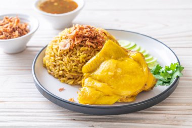 Tavuk - Müslüman gıda tarzı ile Müslüman sarı pirinç