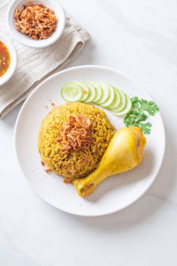 Tavuk - Müslüman gıda tarzı ile Müslüman sarı pirinç