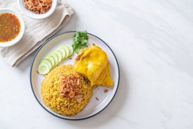 Tavuk - Müslüman gıda tarzı ile Müslüman sarı pirinç