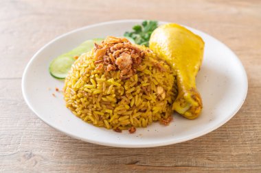 Tavuk - Müslüman gıda tarzı ile Müslüman sarı pirinç