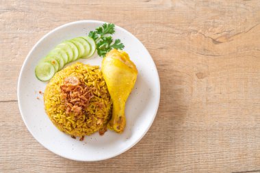 Tavuk - Müslüman gıda tarzı ile Müslüman sarı pirinç