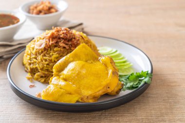 Tavuk - Müslüman gıda tarzı ile Müslüman sarı pirinç